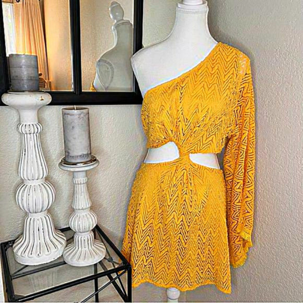 RAMY BROOK Henrietta Dress Yellow Textured Size Large NWT Cutout Flare Sleeve - Picture 3 of 12
